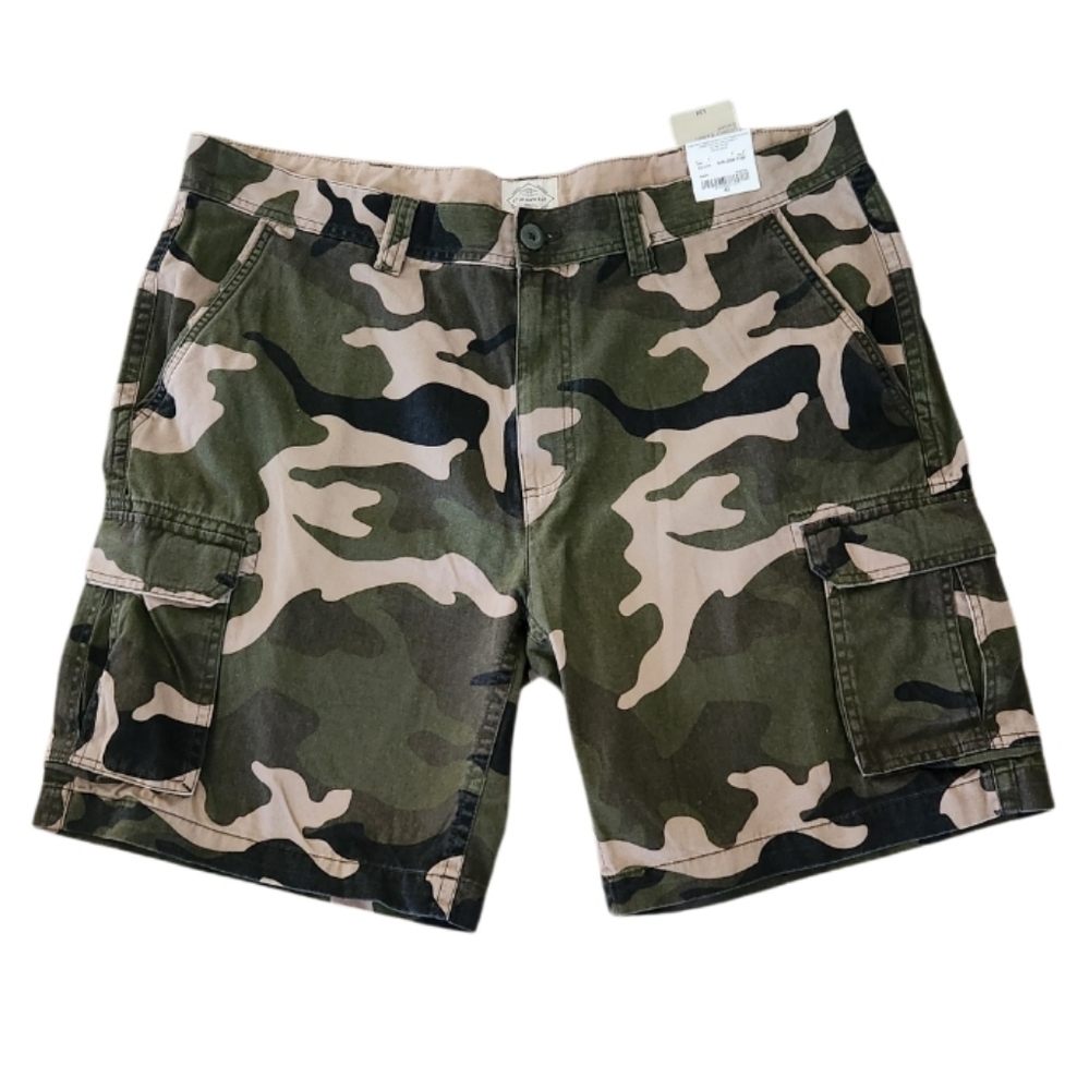 MEN'S CAMO CARGO SHORTS SZ 42 NWT